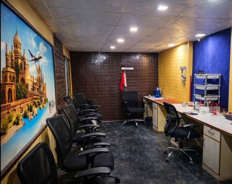 Hall, niralanagar Commercial Office Space 2000 Sq.Ft. In Niralanagar Lucknow 10233972