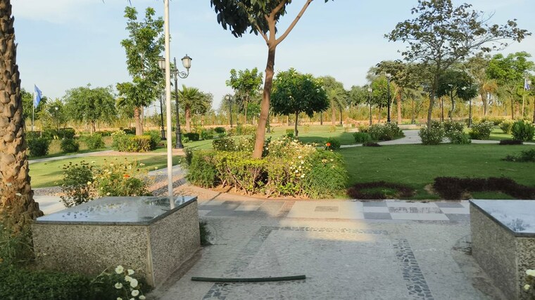 Garden, omaxe-city-omaxe-heights  126 Sq.Yd. Plot In Sector 97 Faridabad 10229688