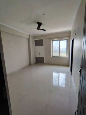 Room in 3 BHK Apartment at Eiffel Vivassa Estate, Bagiamau – for Rent