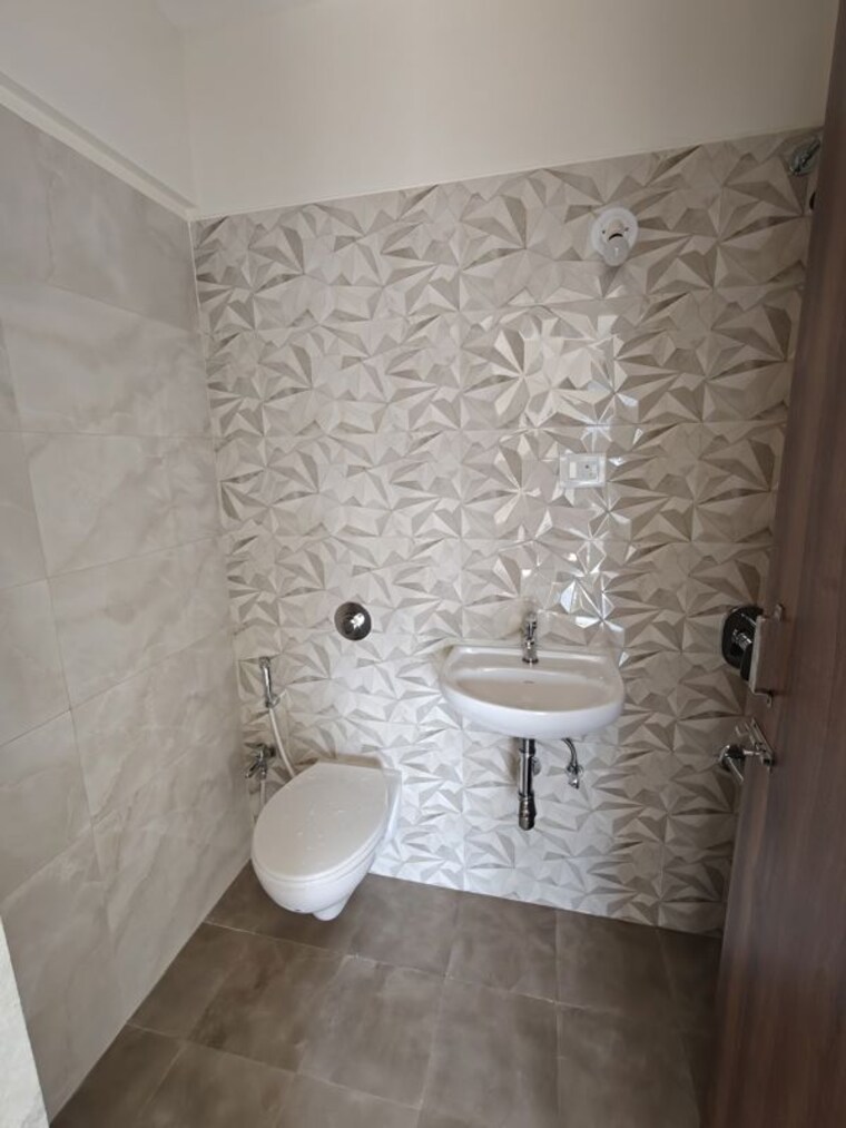 Bathroom, raunak-residency-thane 1 Bedroom 550 Sq.Ft. Apartment In Pokhran Road No One Thane 10233917