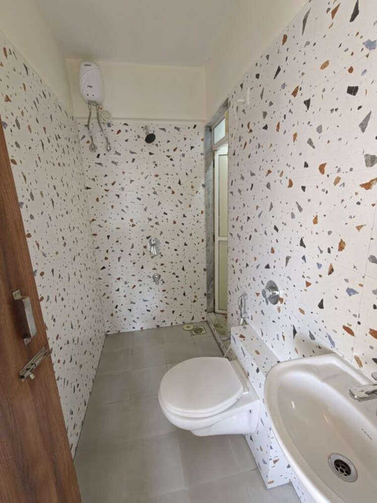 Bathroom, raunak-residency-thane 1 Bedroom 550 Sq.Ft. Apartment In Pokhran Road No One Thane 10233917