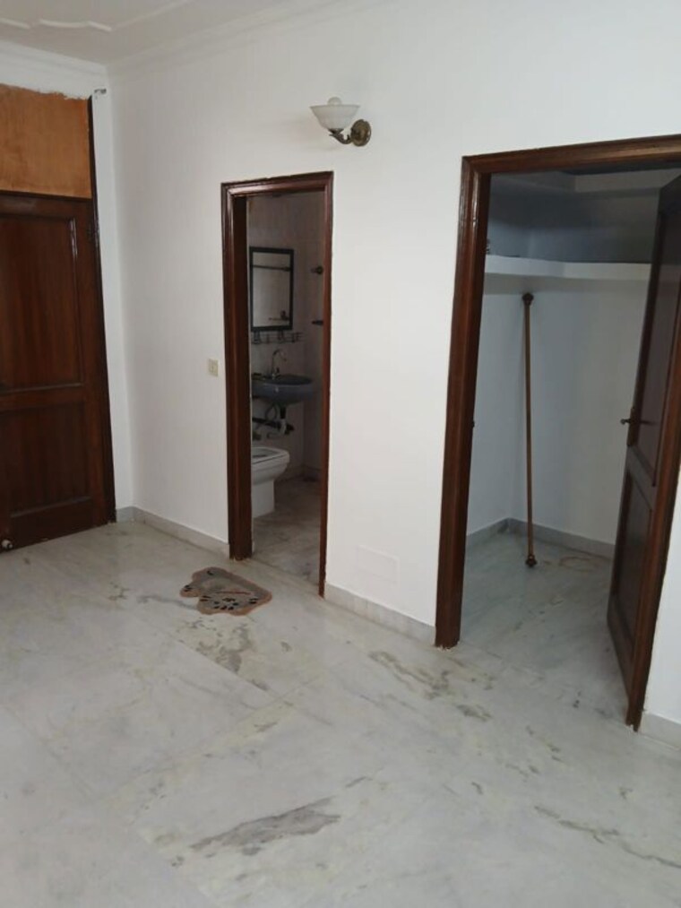 Room, kalkaji 3 Bedroom 200 Sq.Yd. Builder Floor In Kalkaji Delhi 10234043
