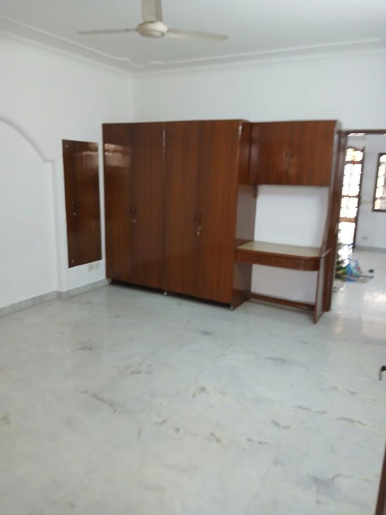 Room, kalkaji 3 Bedroom 200 Sq.Yd. Builder Floor In Kalkaji Delhi 10234043