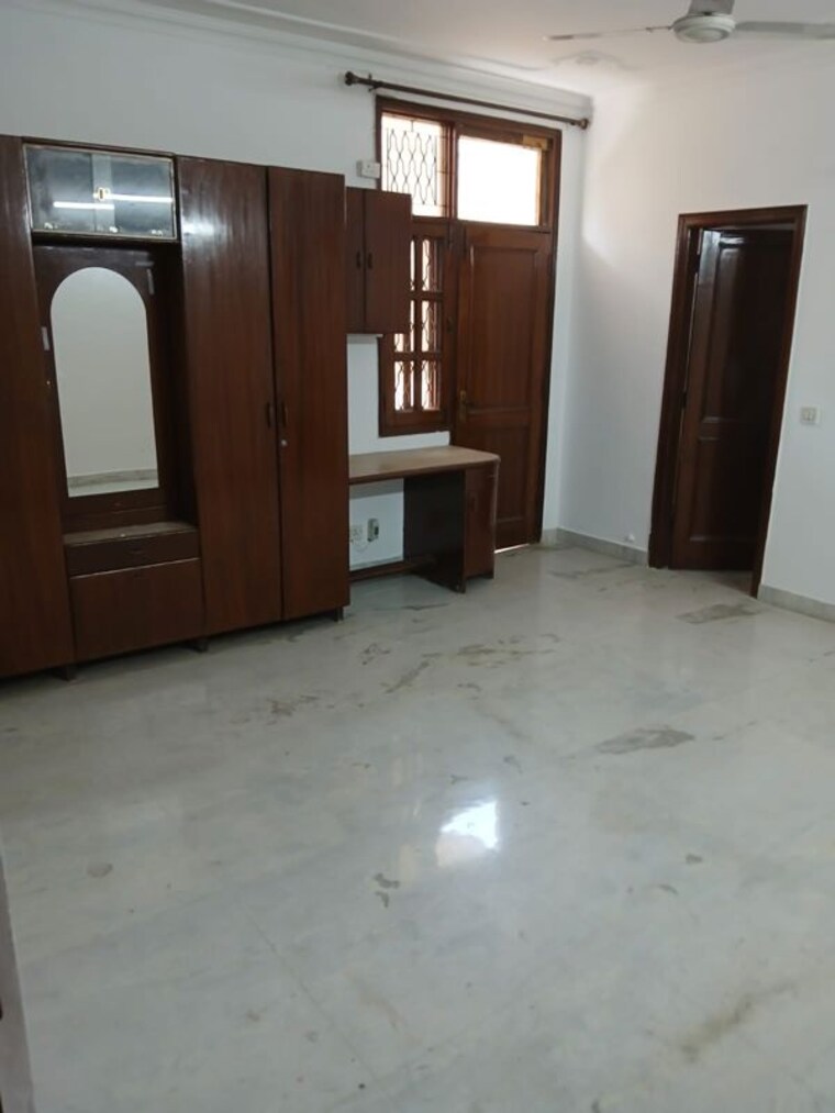 Room, kalkaji 3 Bedroom 200 Sq.Yd. Builder Floor In Kalkaji Delhi 10234043