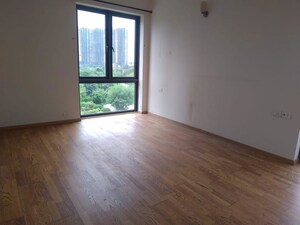 Room in 4 BHK Apartment at BPTP Mansions Park Prime, Sector 66 – for Rent