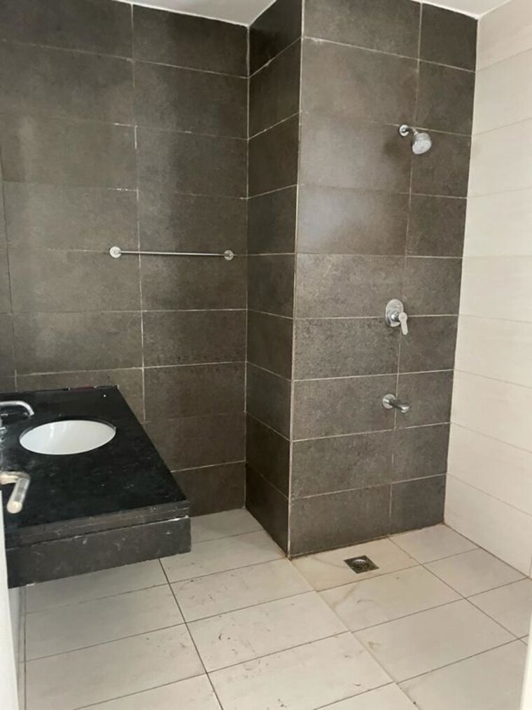 Bathroom, bptp-mansions-park-prime 4 Bedroom 3000 Sq.Ft. Apartment In Sector 66 Gurgaon 10234071