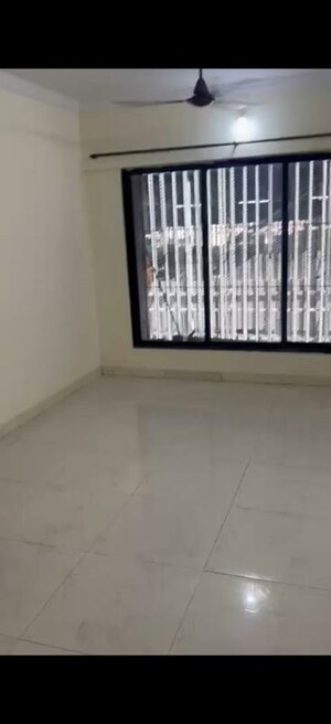 Room in 3 BHK Apartment at Geetanjali CHS Goregaon West, Goregaon West – for Rent