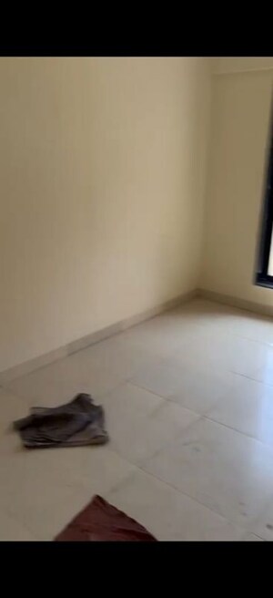 Room in 3 BHK Apartment at Geetanjali CHS Goregaon West, Goregaon West – for Rent