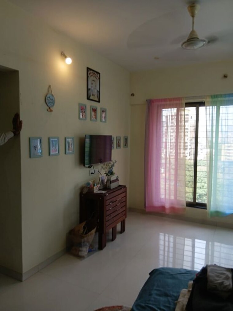 Living Room, sumeet-sadan-co-society-ltd 1 Bedroom 400 Acre Apartment In Senapati Bapat Marg Mumbai 10234090