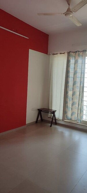 Room in 3 BHK Apartment at Vasant Valley Ivy Tower, Malad East – for Rent