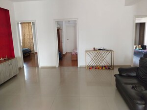 Room in 4 BHK Apartment at Emaar Palm Hills, Sector 77 – for Rent