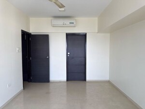 Room in 3 BHK Apartment at Godrej Platinum Mumbai, Vikhroli East – for Rent