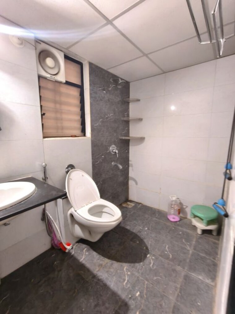 Bathroom, kolte-patil-margosa-heights 3 Bedroom 1400 Sq.Ft. Apartment In Mohammadwadi Pune 10234110