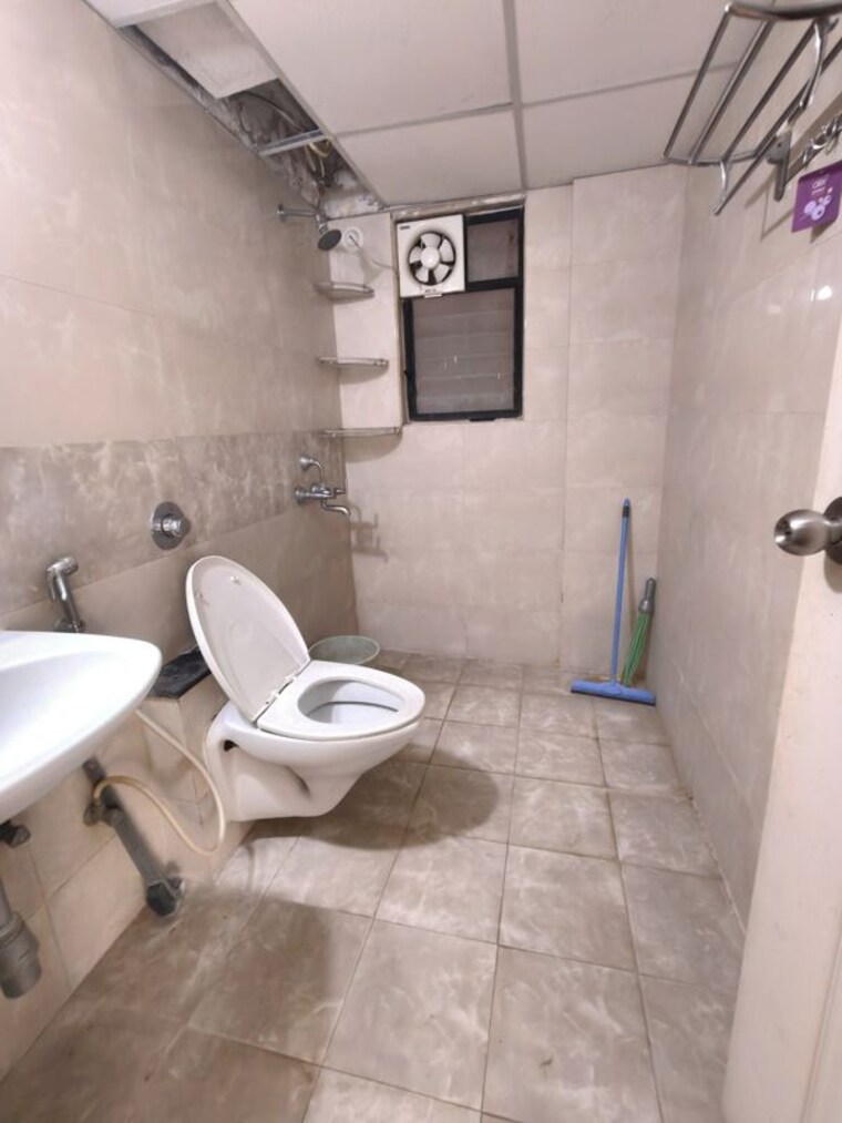 Bathroom, kolte-patil-margosa-heights 3 Bedroom 1400 Sq.Ft. Apartment In Mohammadwadi Pune 10234110