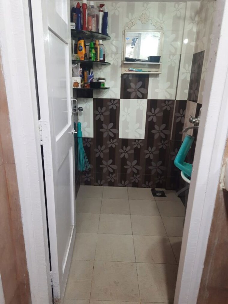 Bathroom, d1-d2-lokupwan-phase-ii-chs-ltd 1 Bedroom 550 Sq.Ft. Apartment In Kapur Bawdi Thane 10234067