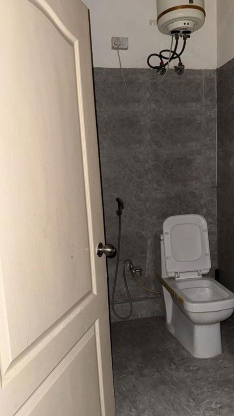 Bathroom, landmark-towers 2 Bedroom 800 Sq.Ft. Apartment In Sector 51 Gurgaon 10234194