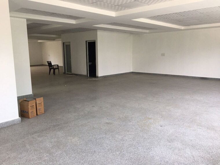 Room, sector 63 Commercial Warehouse 1900 Sq.Ft. In Sector 63 Noida 10234076