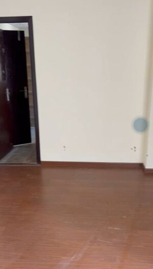 Room in 2 BHK Apartment at Amrapali Centurian Park, Tech Zone 4 Greater Noida – for Rent