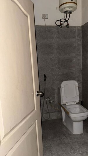 Bathroom in 4 BHK Apartment at DLF Westend Heights, Sector 53 – for Rent