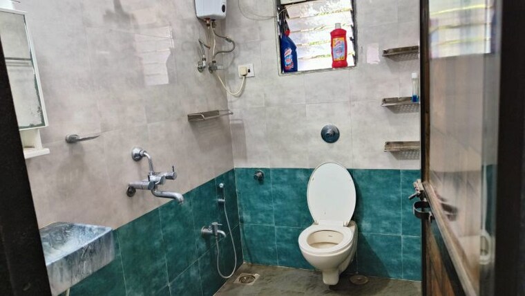 Bathroom, fairmont-la-paradiso 2 Bedroom 750 Sq.Ft. Apartment In Santacruz East Mumbai 10234262