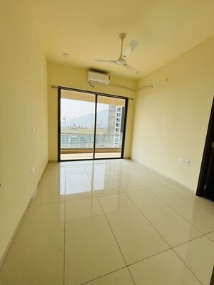 Room in 3 BHK Apartment at Prestige Siesta, Mulund West – for Rent