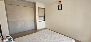 Room in 2 BHK Apartment at Raunak Laxmi Narayan Residency, Pokhran Road No Two – for Rent