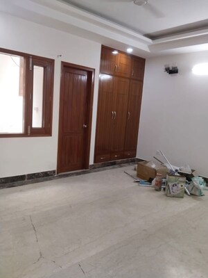 Room in 5 BHK Independent House at Sector 39 – for Rent