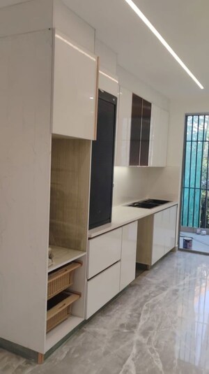 Room in 4 BHK Builder Floor at Dlf Phase ii – for Sale