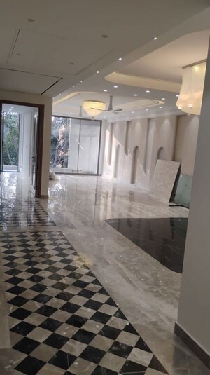 Building Lobby in 4 BHK Builder Floor at Dlf Phase ii – for Sale