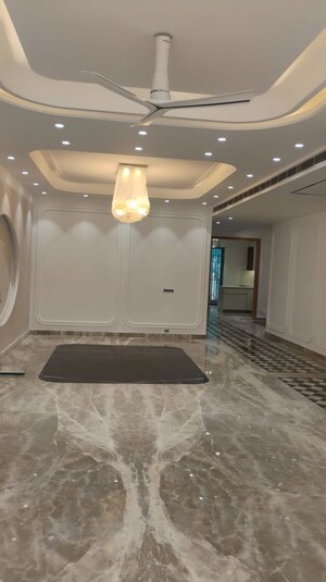 Living Room in 4 BHK Builder Floor at Dlf Phase ii – for Sale