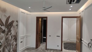 Room in 4 BHK Builder Floor at Dlf Phase ii – for Sale