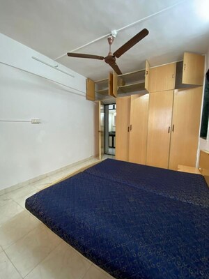 Room in 2 BHK Apartment at Azad Sonali CHS, Vile Parle East – for Rent