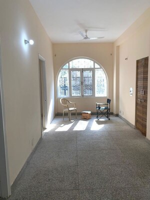 Building Lobby in 2.5 BHK Builder Floor at Palam Vihar Residents Association, Palam Vihar – for Rent