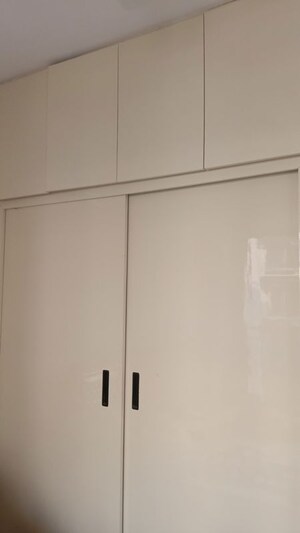 Room in 3.5 BHK Apartment at Smart World Gems, Sector 89 – for Rent