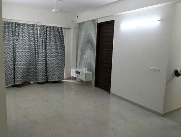 Room, smart-world-gems 3.5 Bedroom 1600 Sq.Ft. Apartment In Sector 89 Gurgaon 10234493