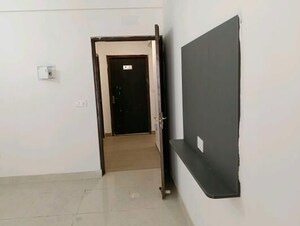 Room in 3.5 BHK Apartment at Smart World Gems, Sector 89 – for Rent