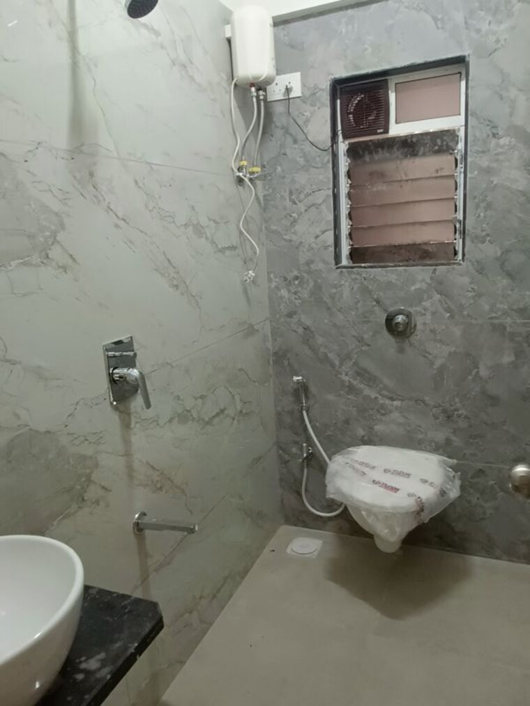 Bathroom, gulmohar-chs-goregaon 1 Bedroom 650 Sq.Ft. Apartment In Goregaon West Mumbai 10234355