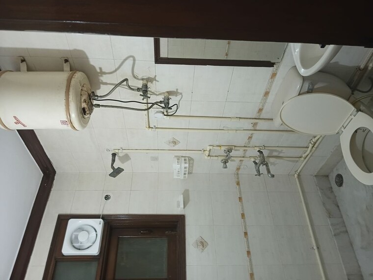Bathroom, lajpat nagar ii 2 Bedroom 900 Sq.Ft. Builder Floor In Lajpat Nagar ii Delhi 10234499