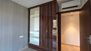 Room in 2 BHK Apartment at Hiranandani Castle Rock, Powai – for Rent