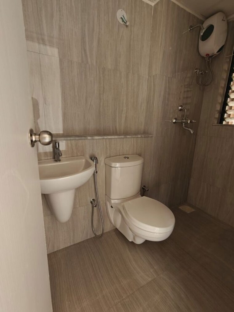 Bathroom, runwal-gardens-phase-3 2 Bedroom 670 Sq.Ft. Apartment In Dombivli East Thane 10234498