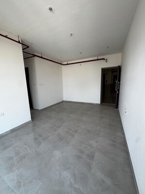 Room in 2 BHK Apartment at Sheth Auris Bliss, Malad West – for Sale