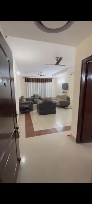 Team Area in 4 BHK Apartment at Brinda City, Chi Iv Greater Noida – for Rent