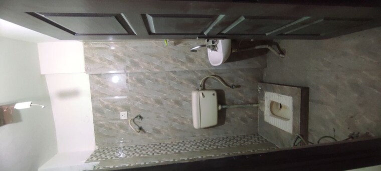 Bathroom, nyay khand i 2 Bedroom 850 Sq.Ft. Builder Floor In Nyay Khand I Ghaziabad 10234404