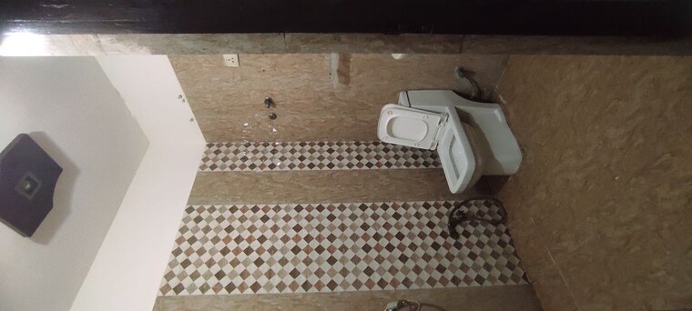 Bathroom, nyay khand i 2 Bedroom 850 Sq.Ft. Builder Floor In Nyay Khand I Ghaziabad 10234404