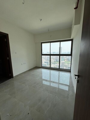 Room in 2 BHK Apartment at Sheth Auris Bliss, Malad West – for Sale