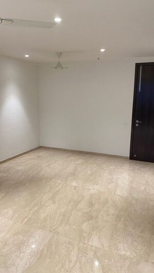 Room in 2 BHK Apartment at Hiranandani Highland, Powai – for Rent