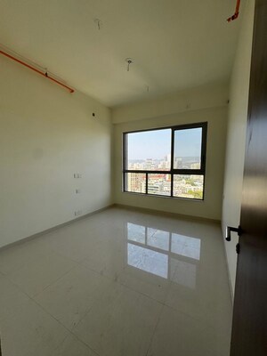 Room in 3 BHK Apartment at Kalpataru Vienta, Kandivali East – for Sale