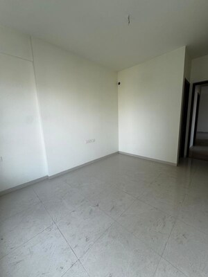 Room in 3 BHK Apartment at Kalpataru Vienta, Kandivali East – for Sale