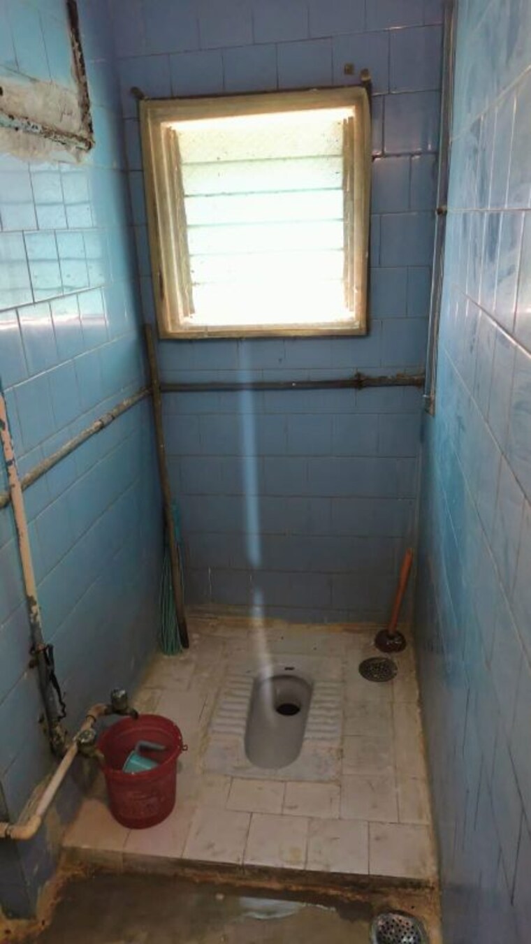 Bathroom, pratiraksha-nagar-chs 1.5 Bedroom 260 Sq.Ft. Apartment In Santacruz East Mumbai 10234634