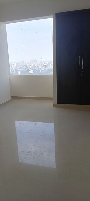 Room in 3 BHK Apartment at Amrapali Heartbeat City, Sector 107 – for Rent
